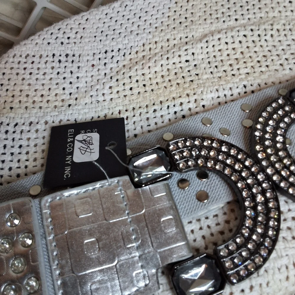 Boutique pearl grey stretch belt with rhinestone accents and buckle OSFM